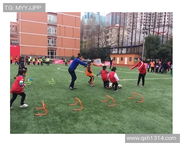 在阳光下追逐梦想的童年足球岁月与纯真回忆 在阳光下追逐梦想的童年足球岁月与纯真回忆