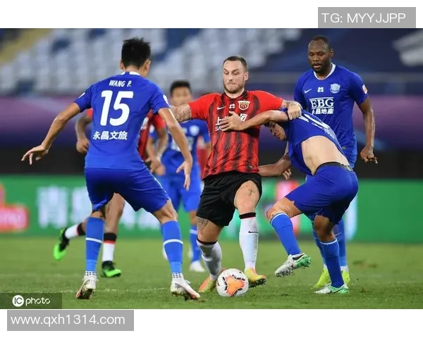 南京足球队与重庆足球队赛后复盘分析双方战术意识与表现对比